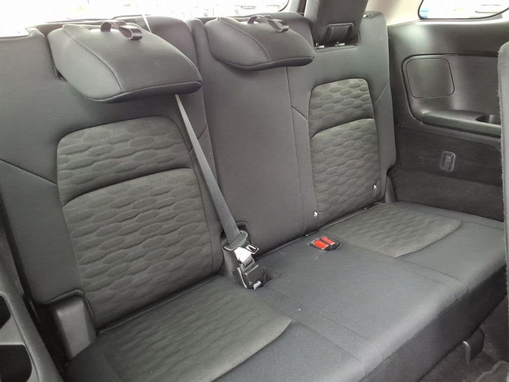 Used 2025 Gun Metallic Nissan SV v6 w/3rd row seating & remote start image 29