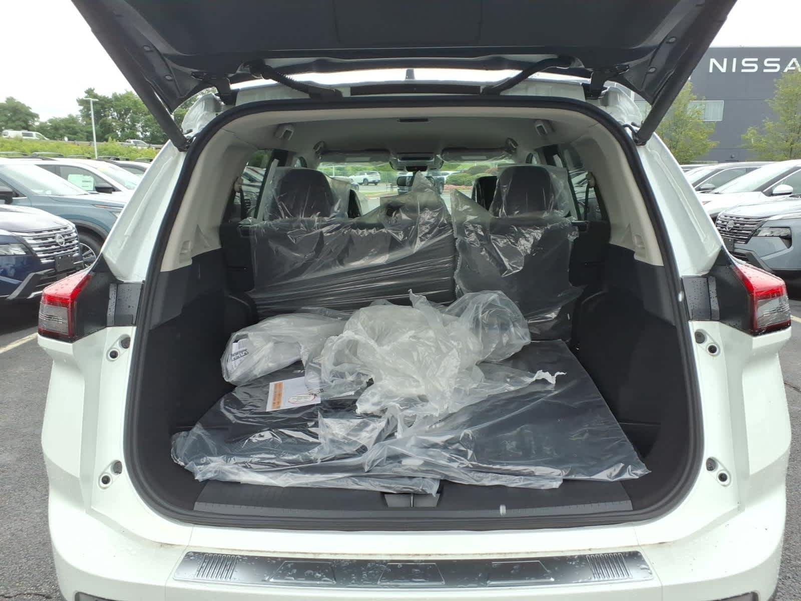 New 2026 Everest White Pearl Tricoat Nissan SV image 6