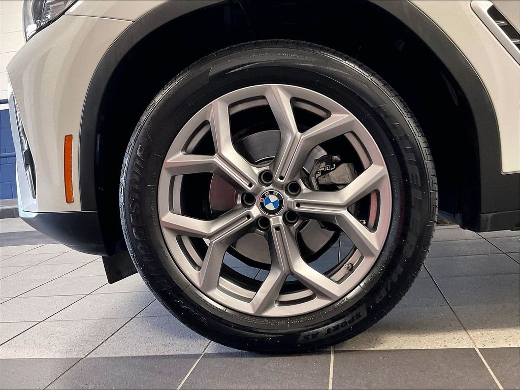 Used 2022 White BMW xDrive30i image 7