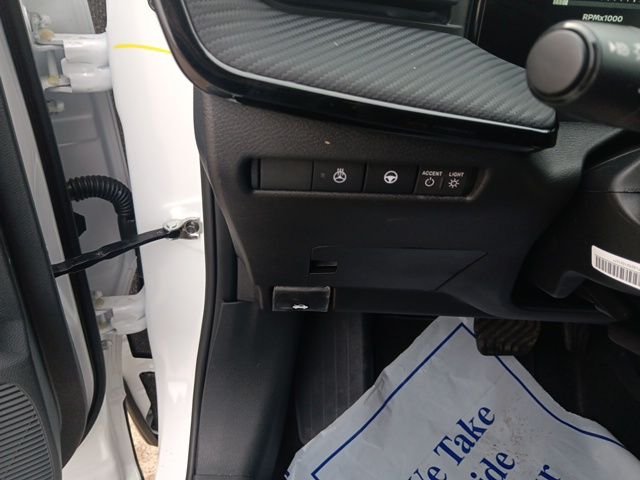 New 2026 Aspen White TriCoat / Super Black Two-tone Nissan SR image 14