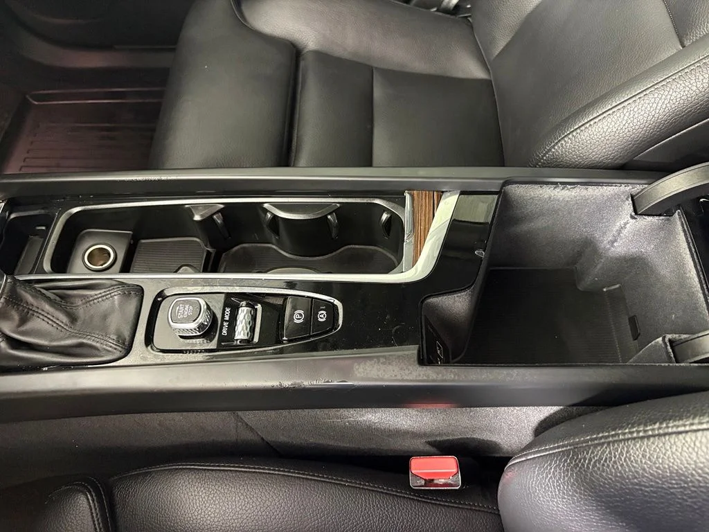Used 2020 Onyx Black Metallic Volvo T5 Inscription image 30