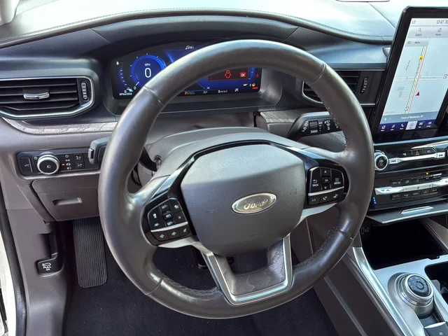 Used 2022 White Ford Platinum image 18