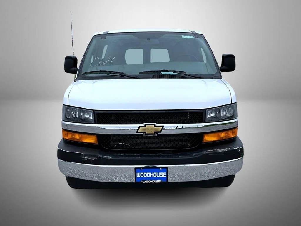 New 2026 Summit White Chevrolet 1WT image 2
