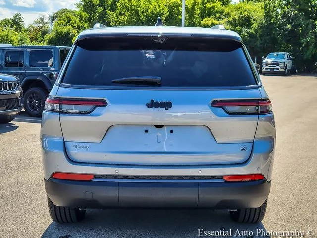 New 2026 Silver Zynith Exterior Paint Jeep  image 5