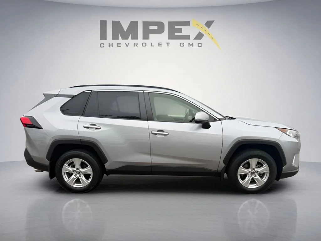 Used 2020  Toyota XLE image 6