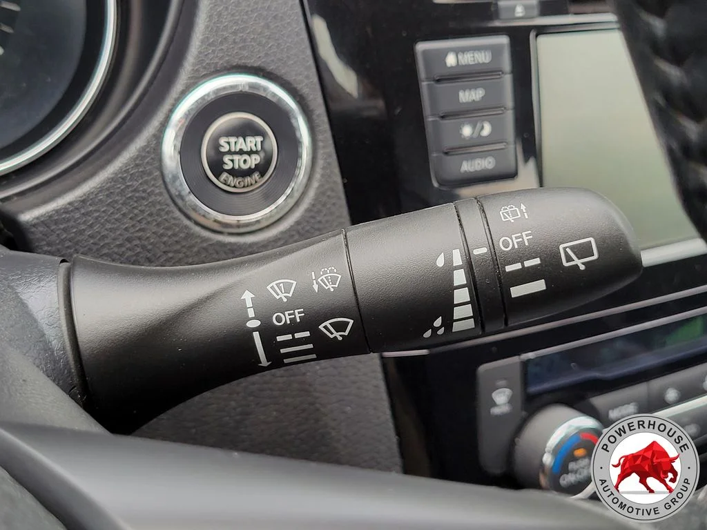 Used 2021 Silver Nissan SL image 32