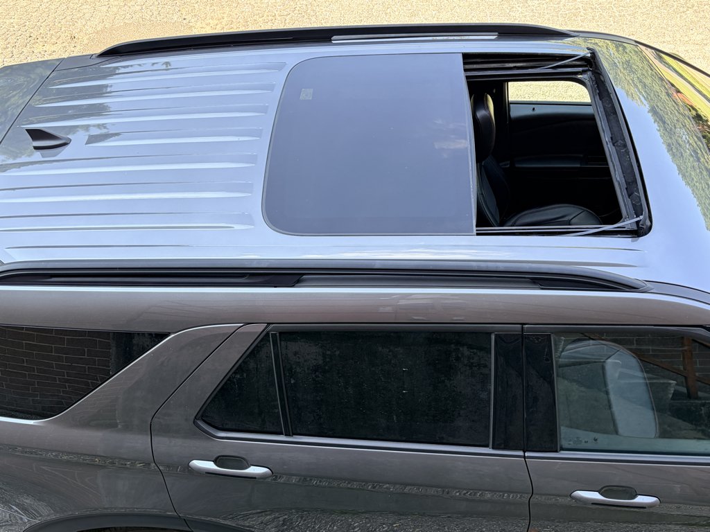 Used 2023 Carbonized Gray Metallic Ford ST-Line image 9
