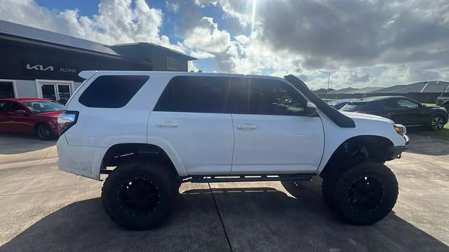 Used 2017 White Toyota SR5 image 6
