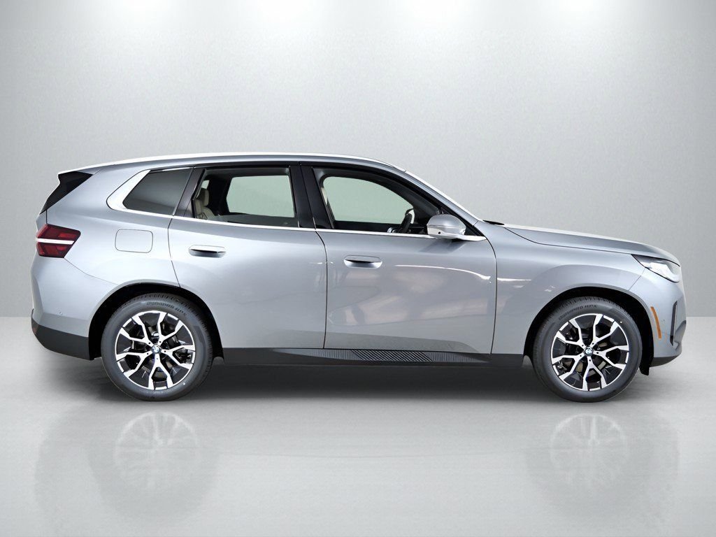 Used 2026 Skyscraper Grey Metallic BMW 30 xDrive image 9