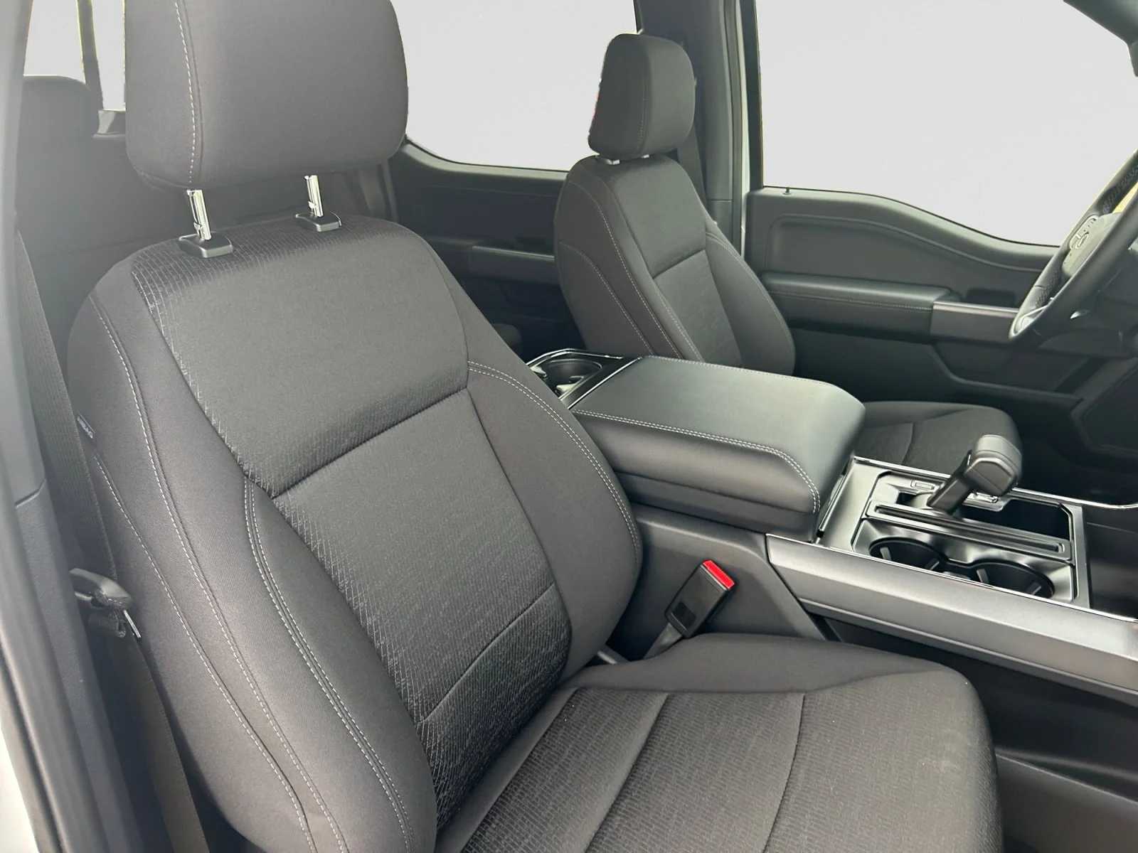 New 2026 Oxford White Ford XLT image 12