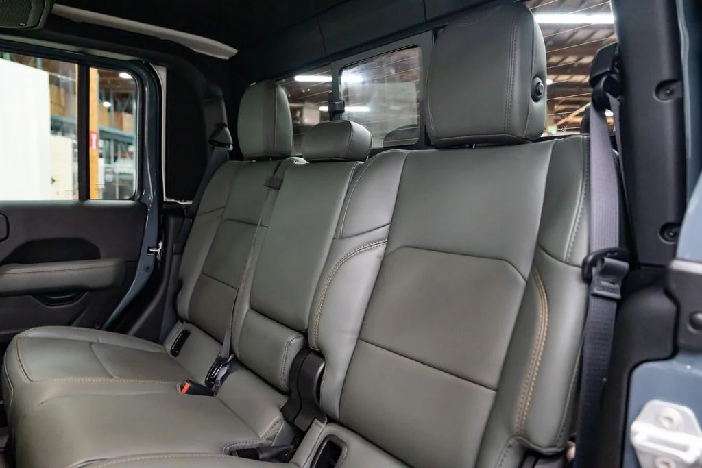 New 2026 Anvil Clear-Coat Exterior Paint Jeep Mojave X image 25