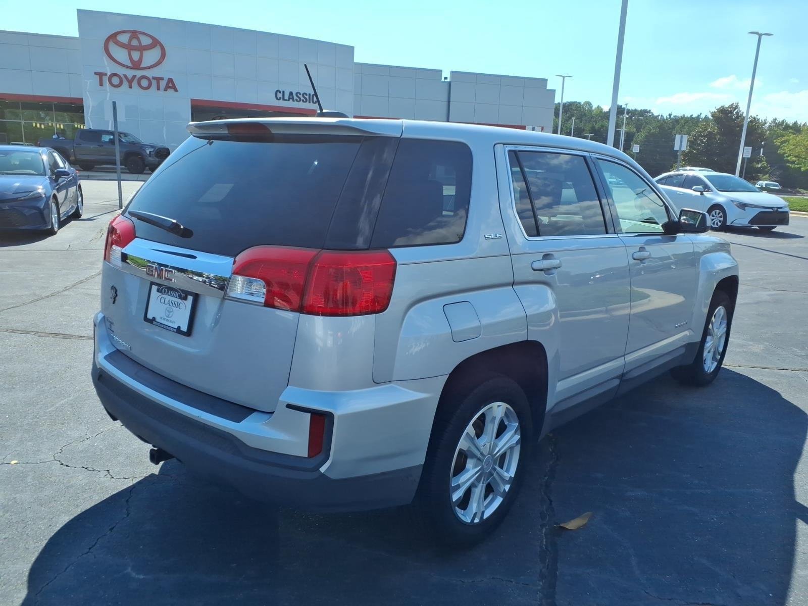 Used 2017 Quicksilver Metallic GMC SLE image 2