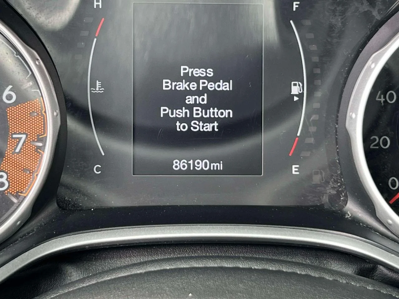 Used 2021 White Clearcoat Jeep Latitude 4x4 image 30