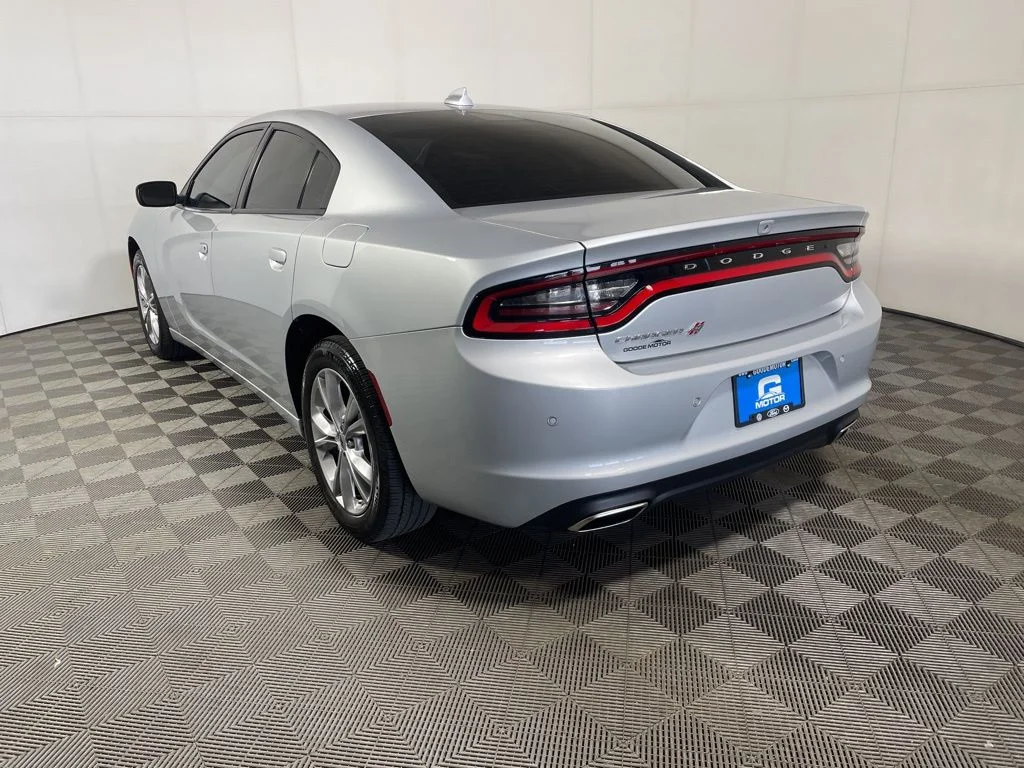 Used 2023 Triple Nickel Clearcoat Dodge SXT image 5