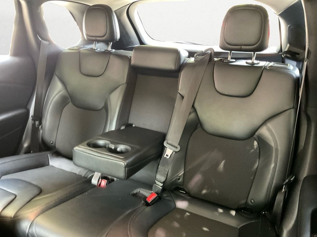Used 2019 Black Jeep Latitude Plus image 9