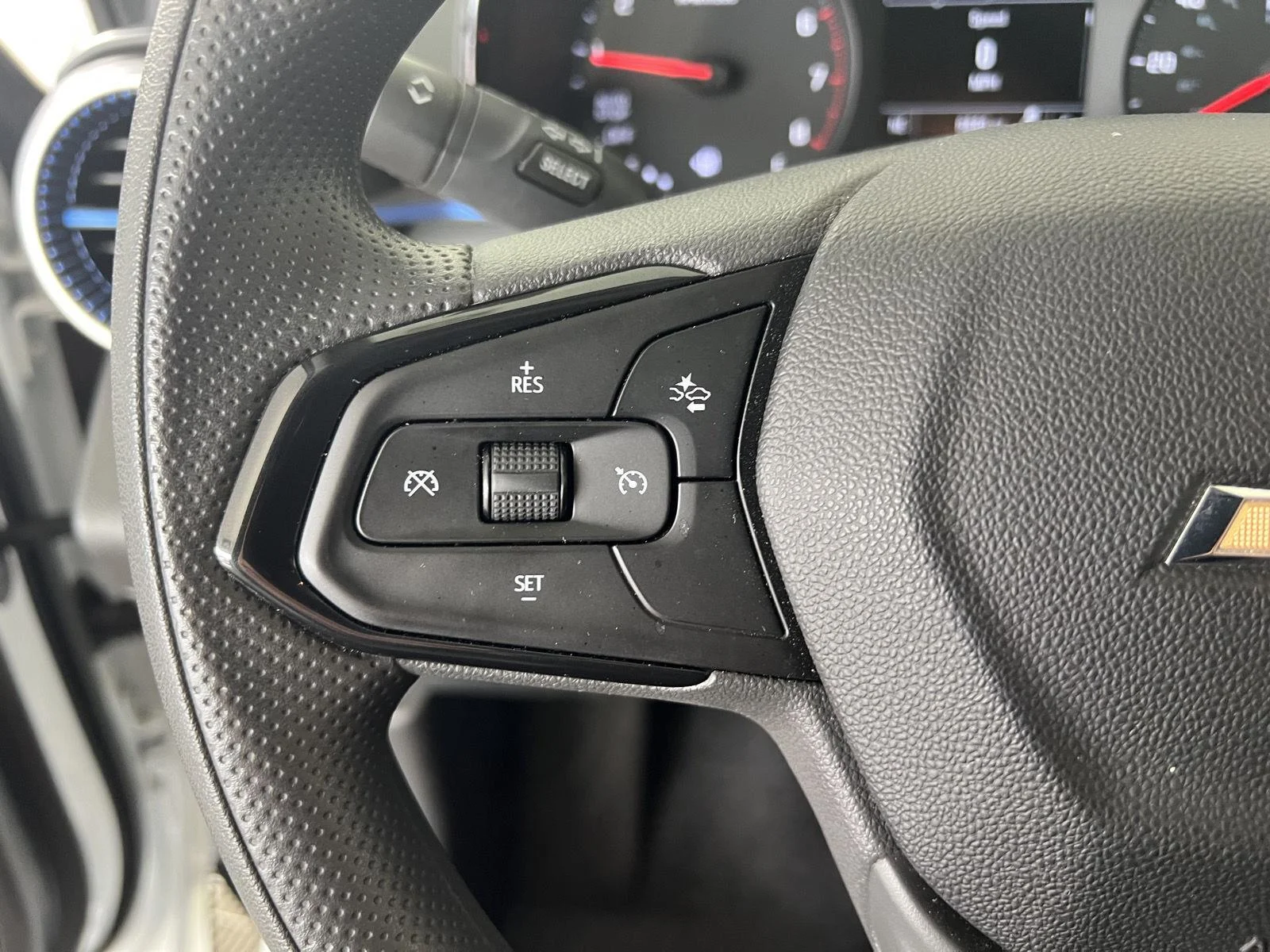 Used 2025 Summit White Chevrolet LS image 8