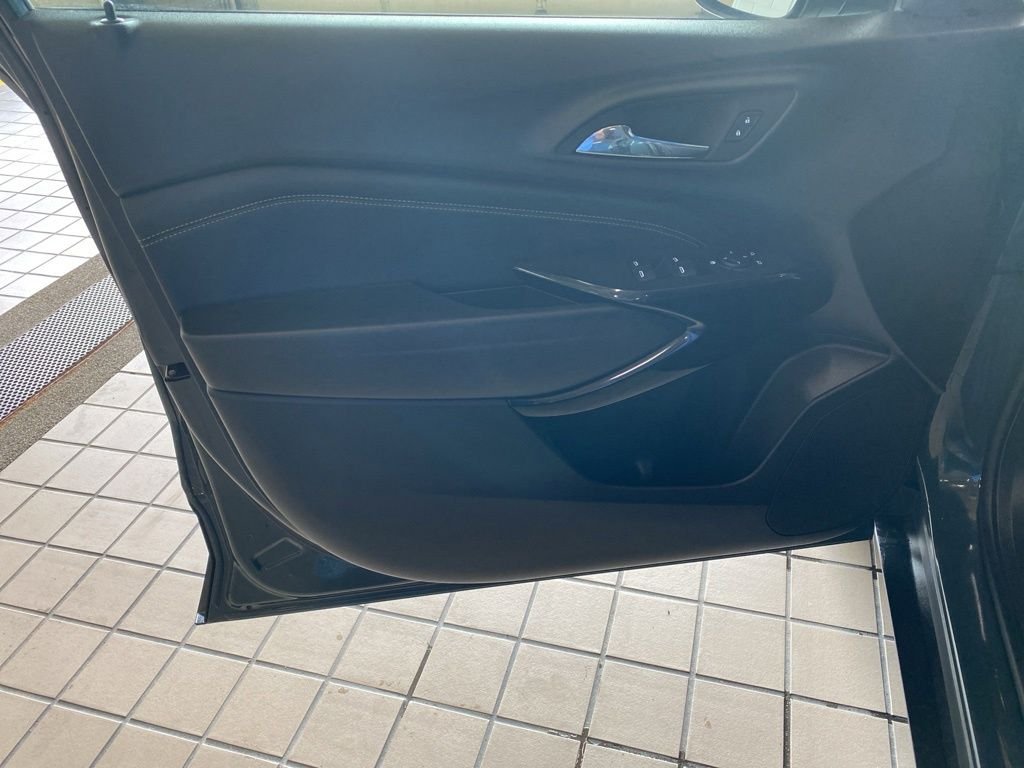 2025 Chevrolet Trax LT - Photo 9