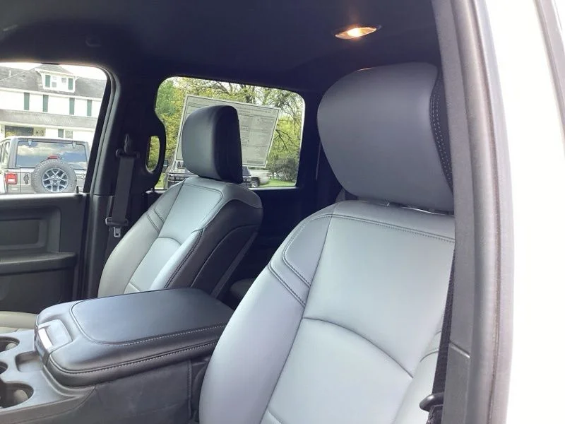 New 2026 Bright White Clear-Coat Exterior Paint RAM Tradesman image 5