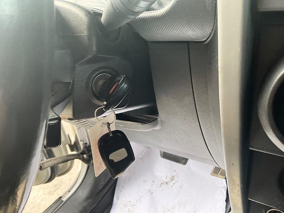 Used 2007 Silver Jeep Unlimited X image 14
