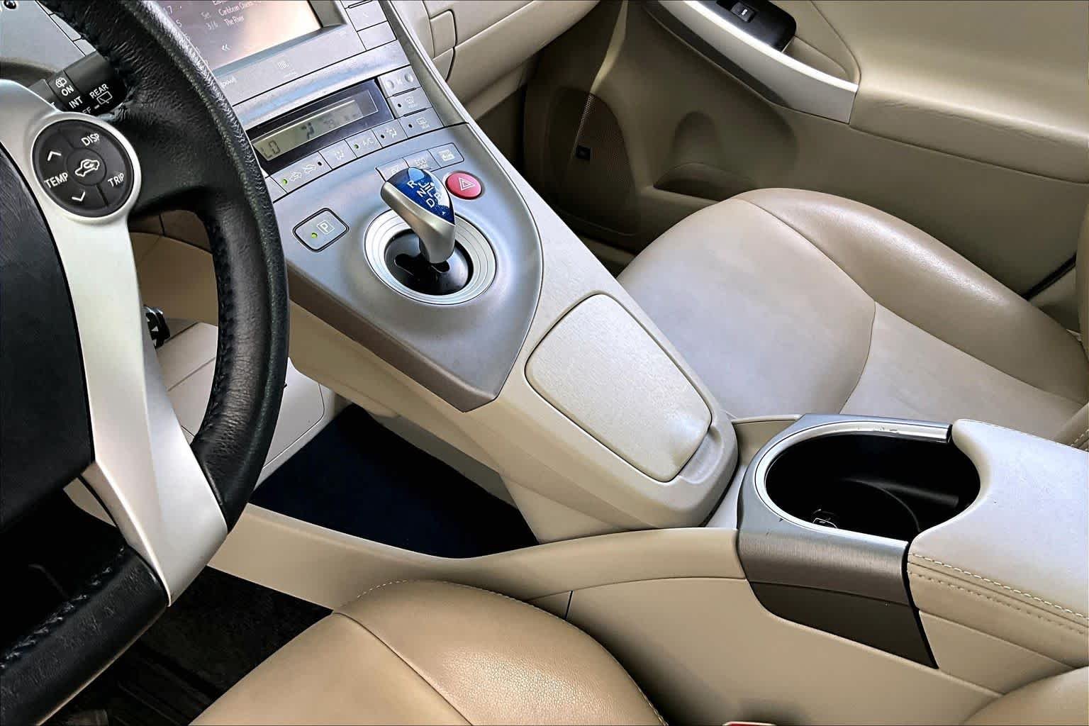 Used 2015 Barcelona Red Metallic Toyota Four image 17