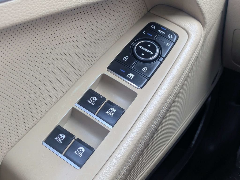 Used 2016 Blue Hyundai 3.8 image 22