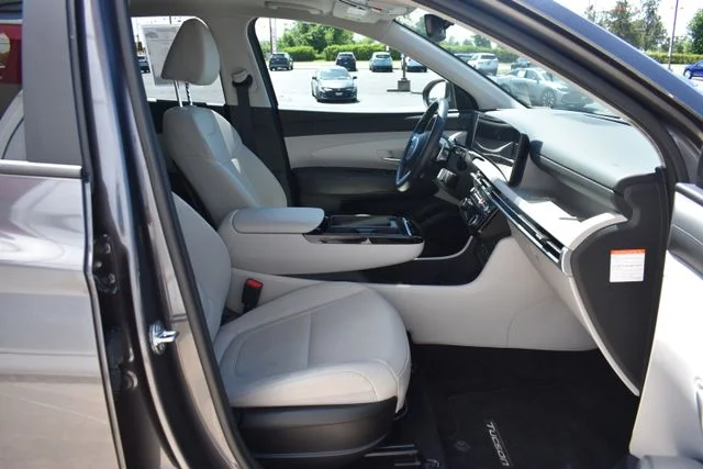 Used 2025 Gray Hyundai SEL Convenience image 19