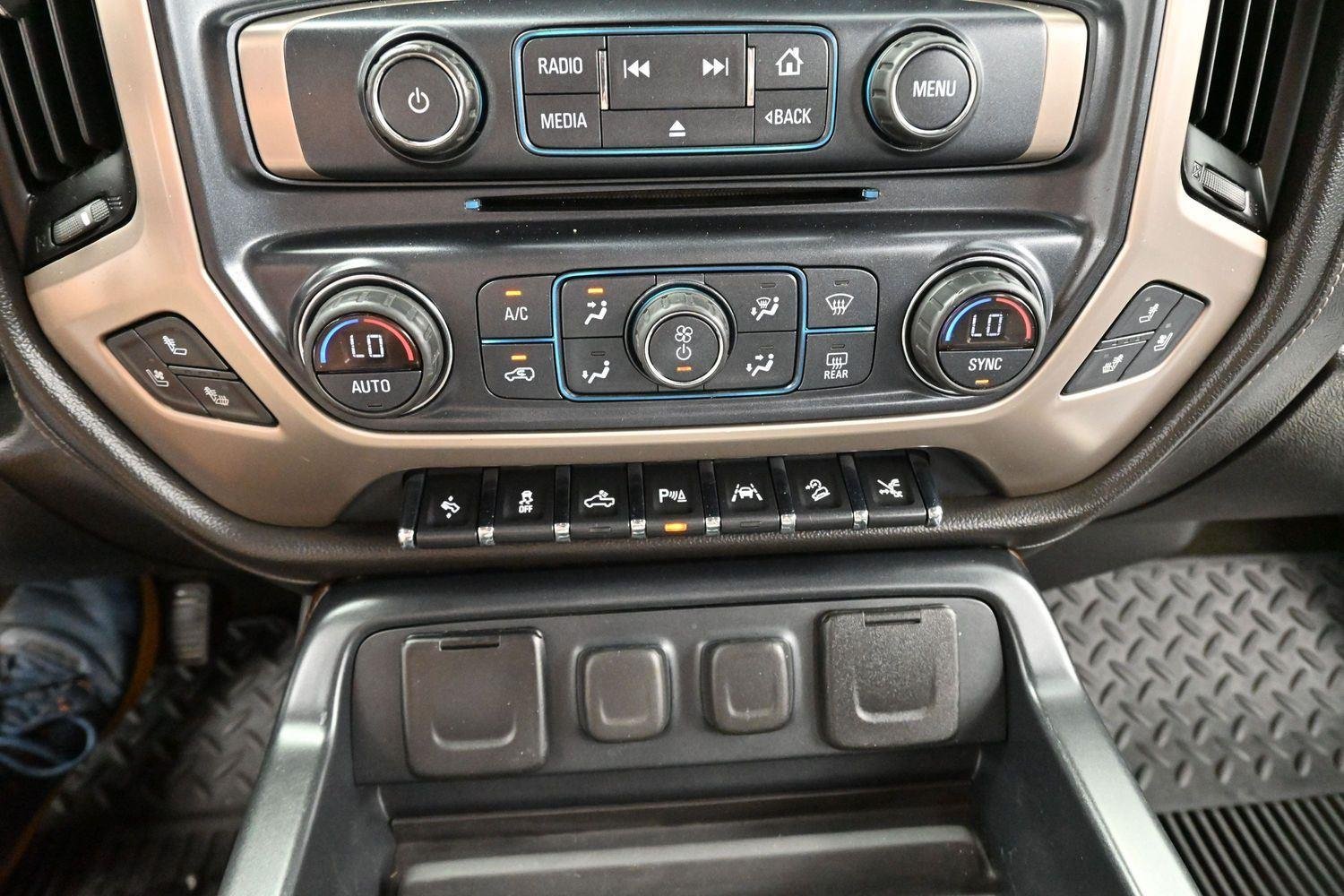 Used 2017 ONYX BLACK GMC Denali image 24