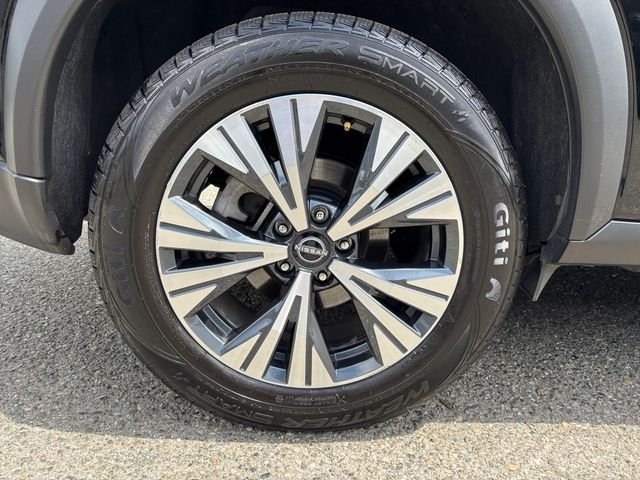 Used 2023 Super Black Nissan SV image 28