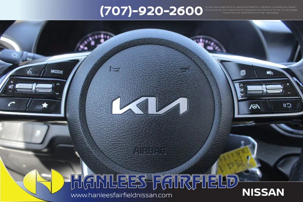 Used 2023 White Kia LXS image 23