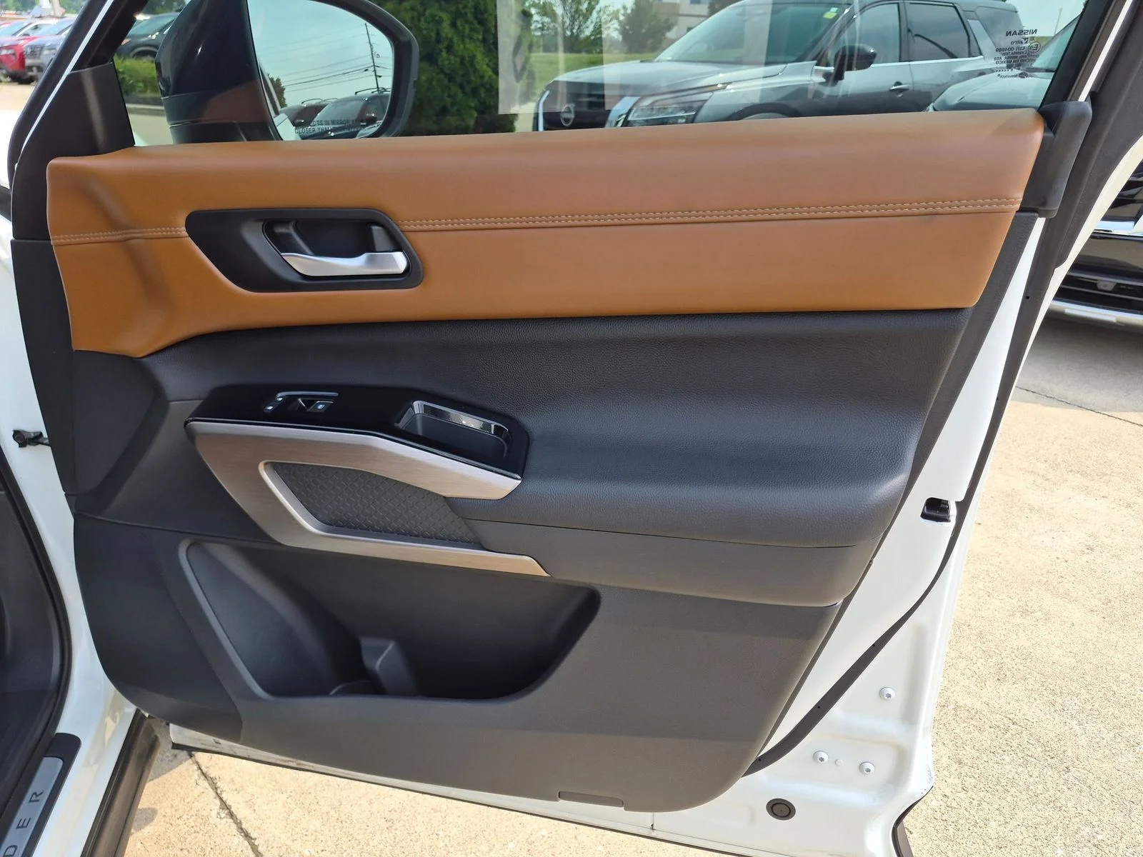 Certified Used 2024 Pearl White Nissan Platinum image 36