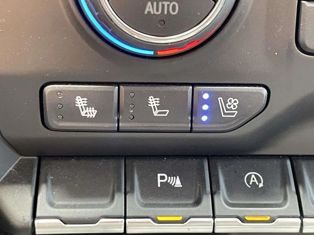 Used 2022 Red Chevrolet LTZ image 37