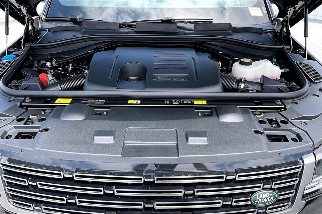 New 2026 Santorini Black LAND ROVER SE image 12