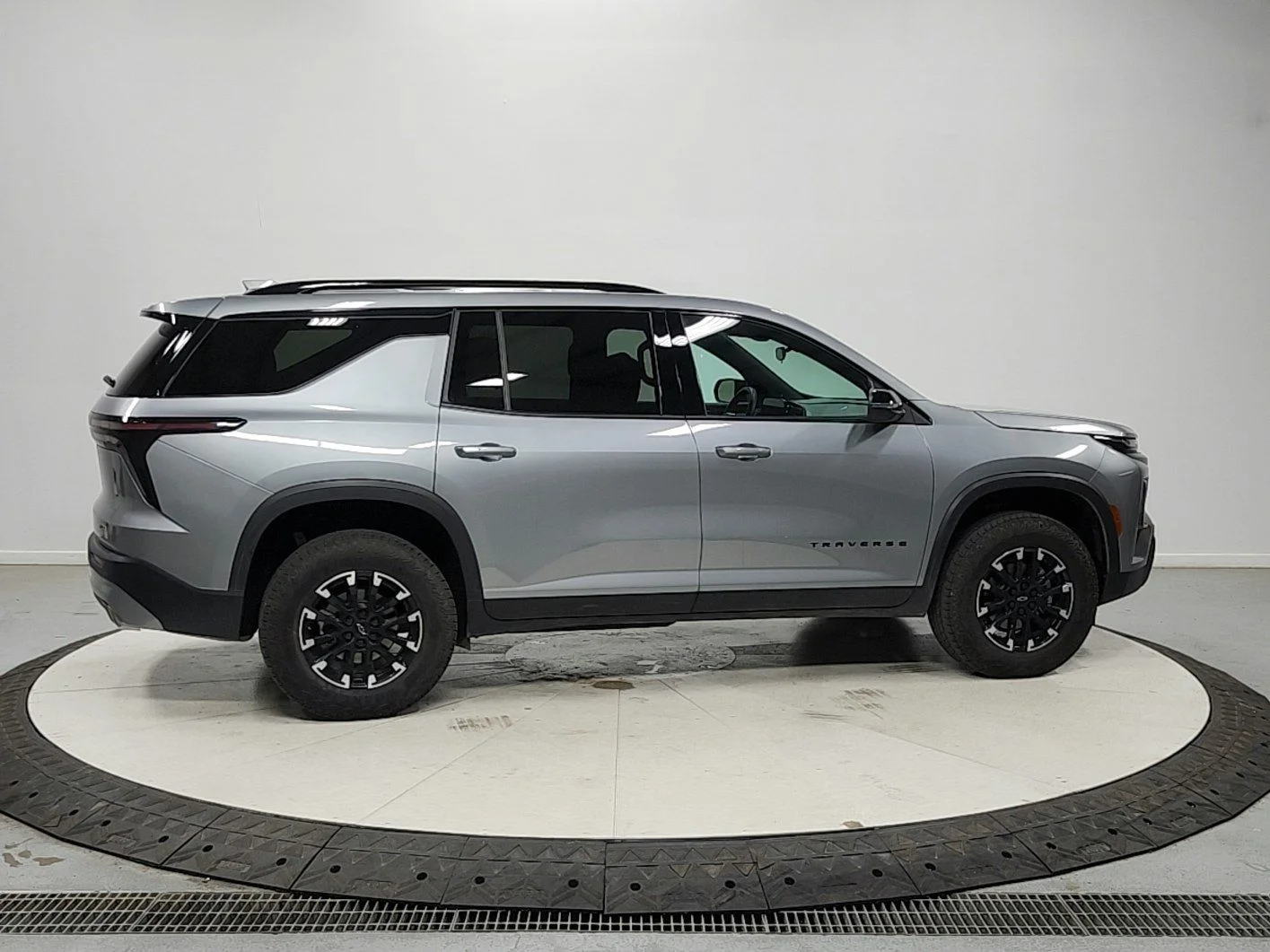 Used 2025 Gray Chevrolet Z71 image 8