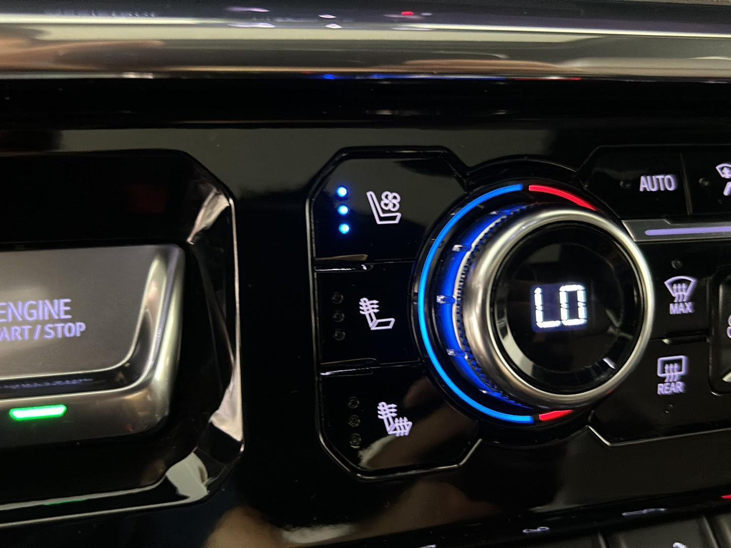 Used 2024 White Frost Tricoat GMC Denali image 32