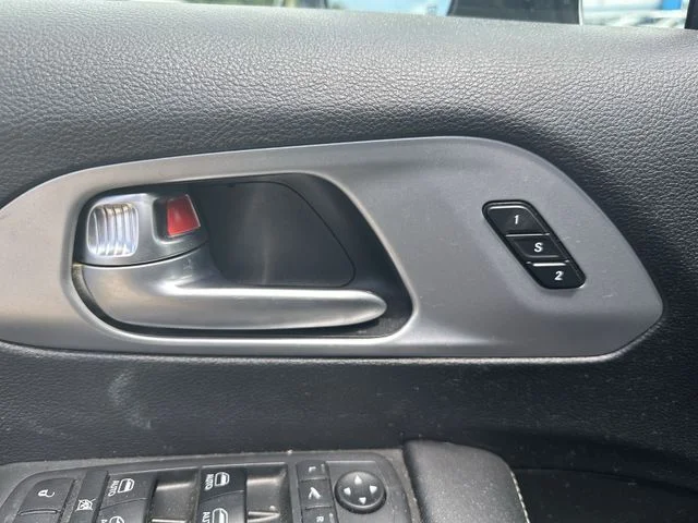 Used 2018 Black Chrysler Limited image 51