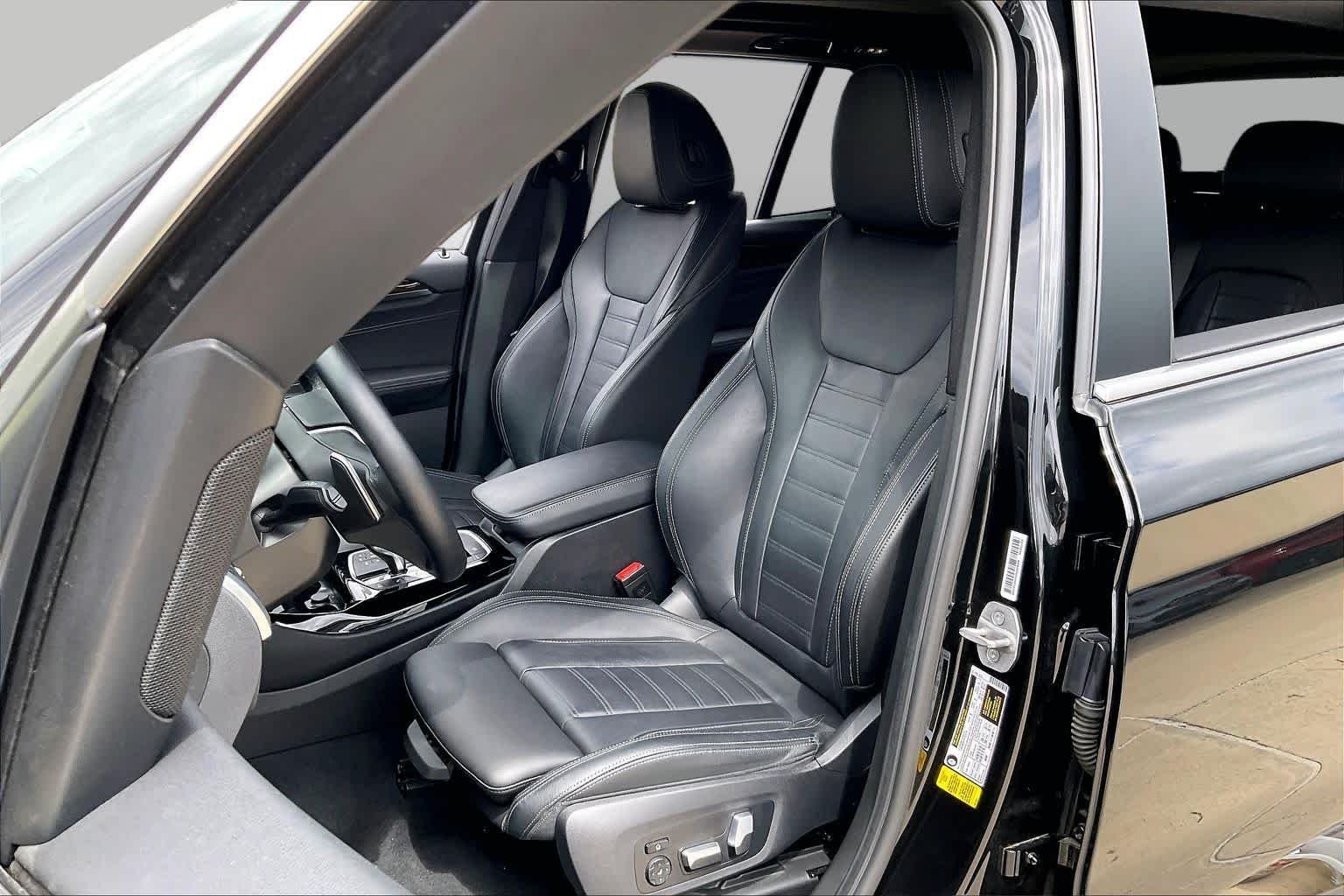 Used 2022 Black Sapphire Metallic BMW sDrive30i image 8
