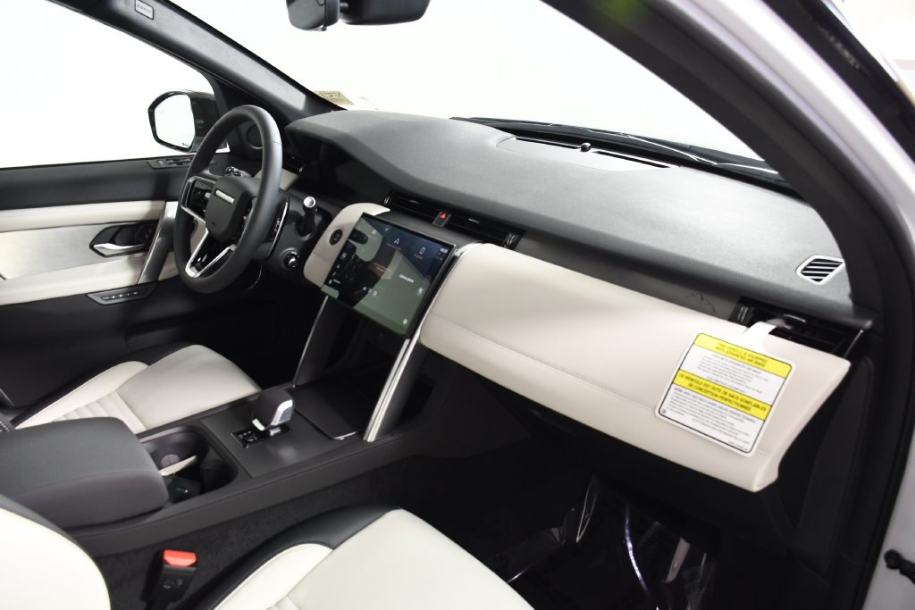 Certified Used 2026 Fuji White Land Rover Landmark image 19