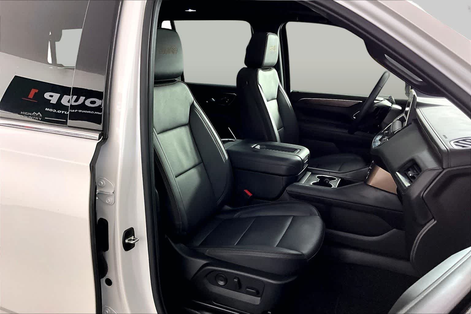 Used 2023 Iridescent Pearl Tricoat Chevrolet High Country image 9