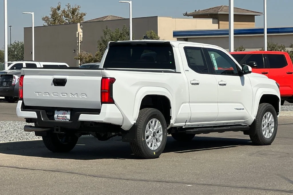 New 2026 Ice Cap Toyota SR5 image 4