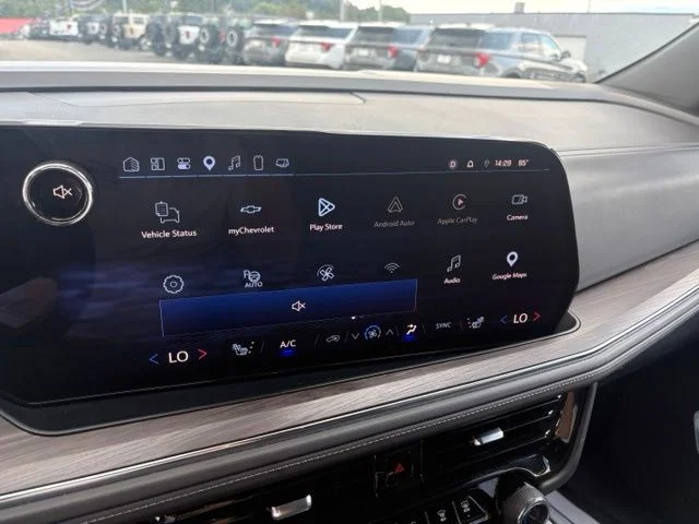 Used 2025 White Chevrolet LT image 18