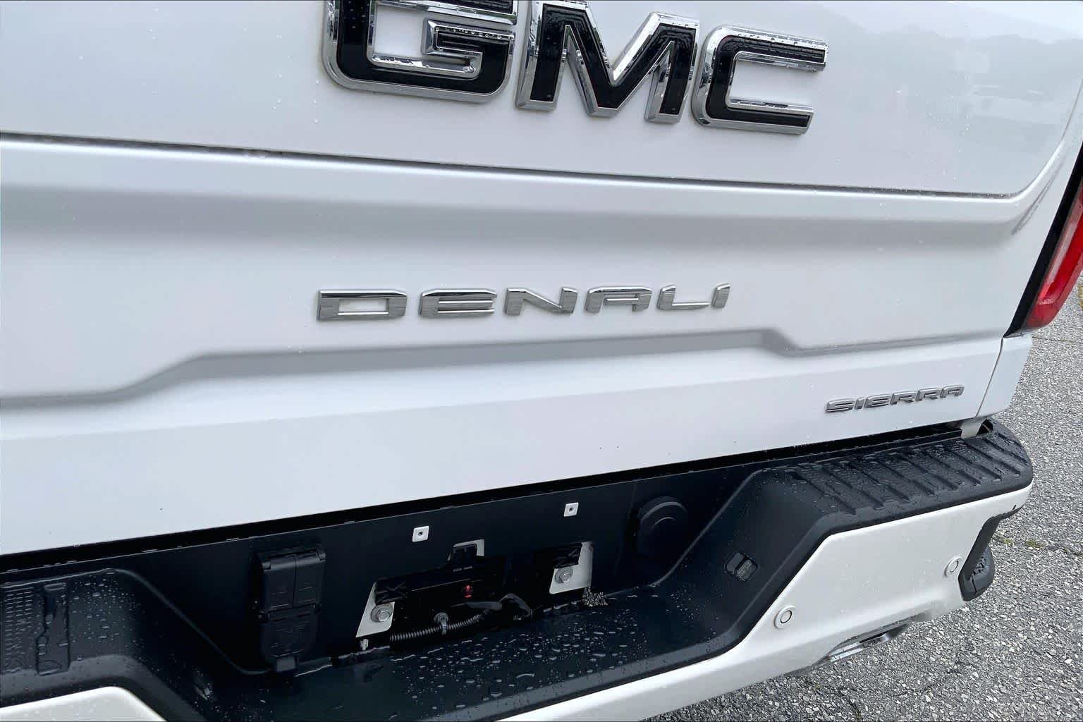 Used 2020 White Frost Tricoat GMC Denali image 30