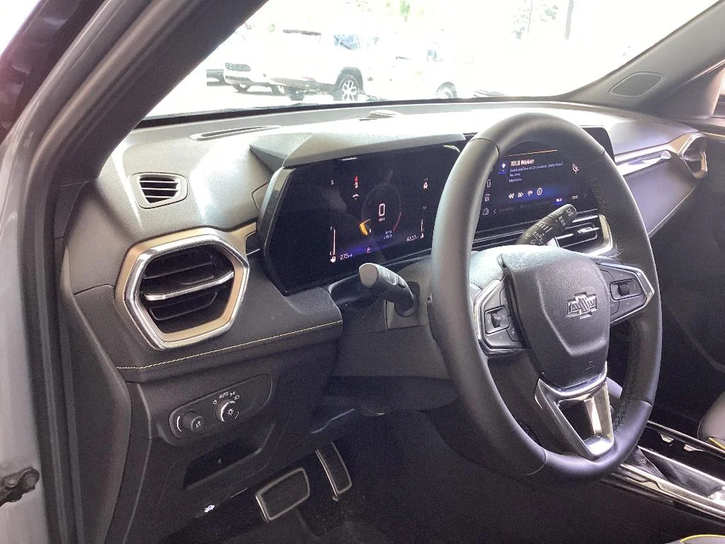 Used 2025 Sterling Gray Metallic Chevrolet ACTIV image 10