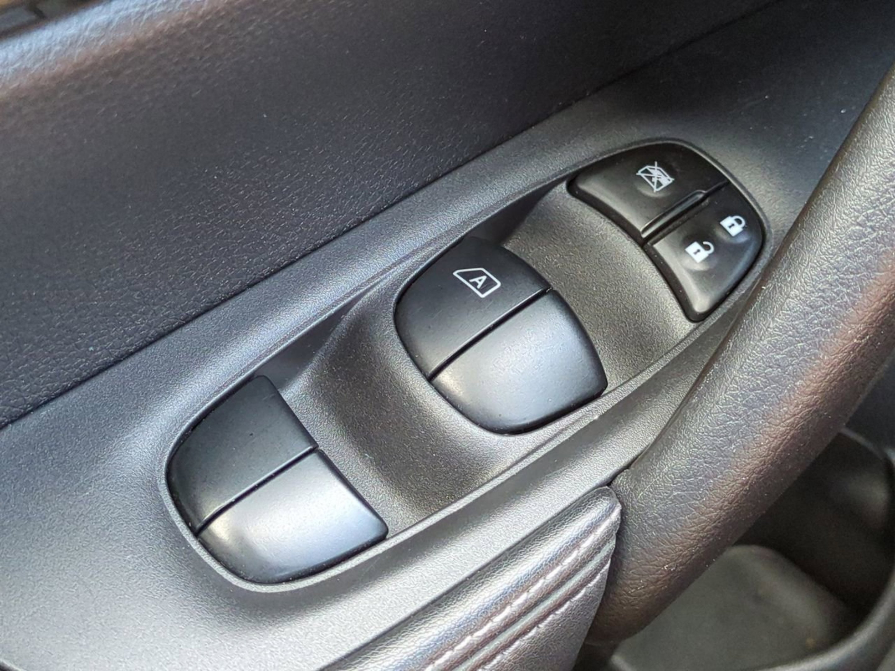 Used 2020 Caspian Blue Metallic Nissan SV image 27