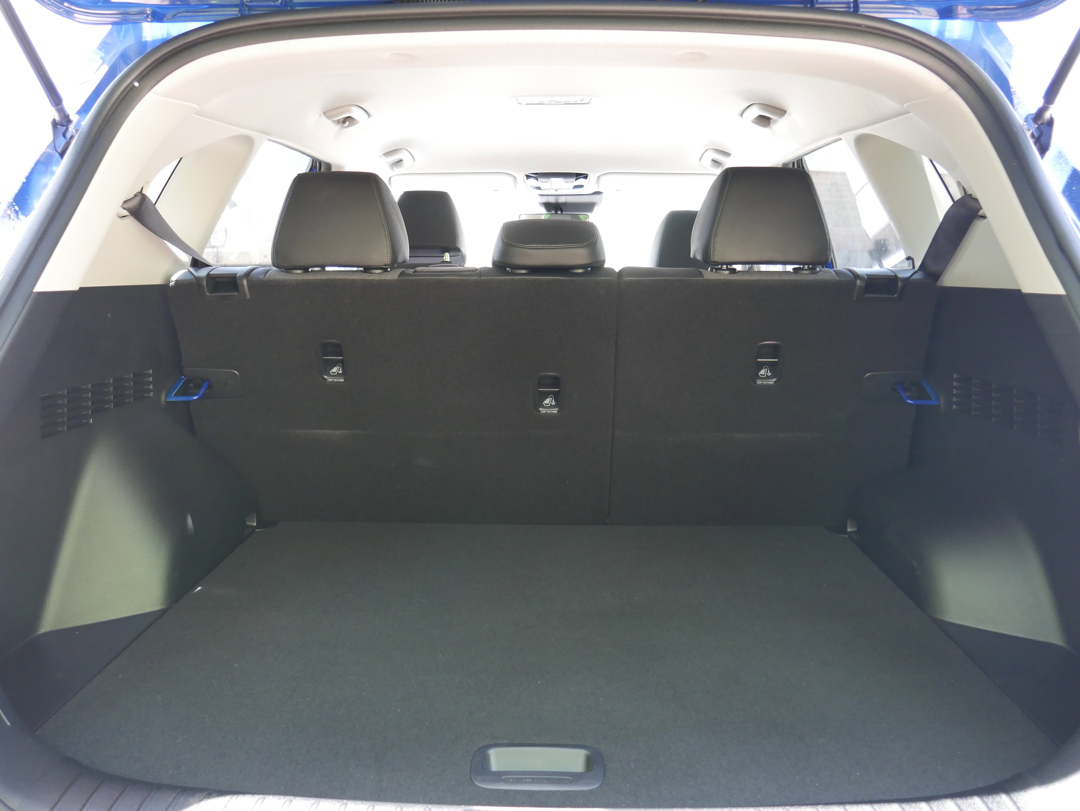 Used 2025 Neptune Blue Kia X-Line image 6