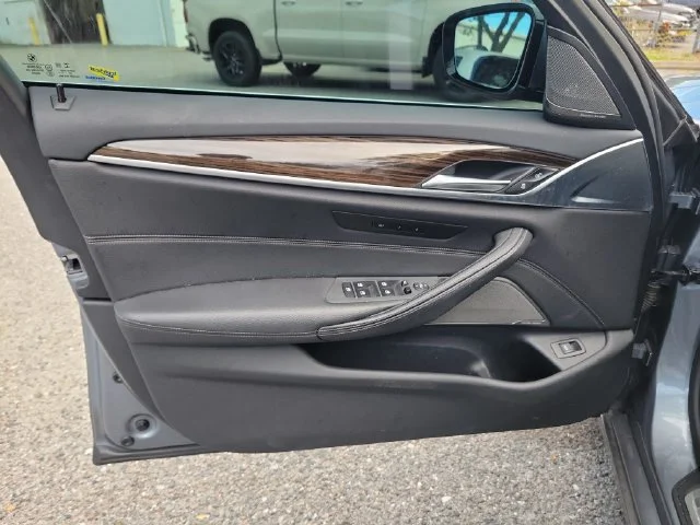 2021 BMW 5 Series 530i - Photo 24