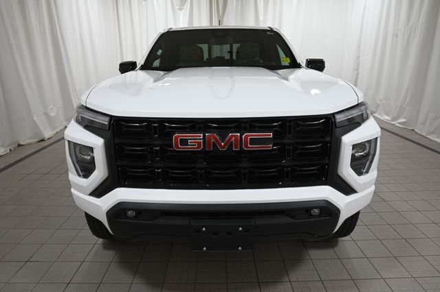 Used 2024 White GMC Elevation image 17