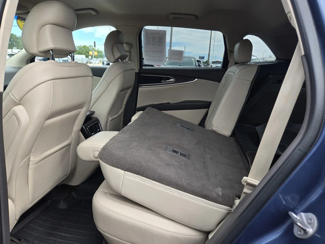 Used 2018 Blue Metallic LINCOLN Select image 33