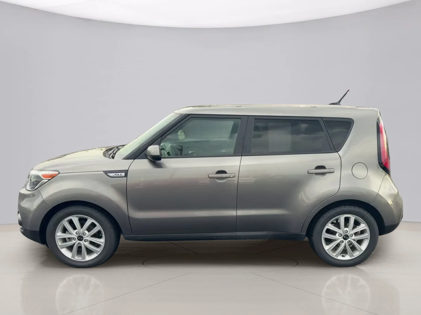 Used 2019 Gray Kia + image 2