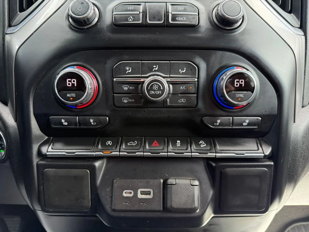 Used 2021 White Chevrolet RST image 27