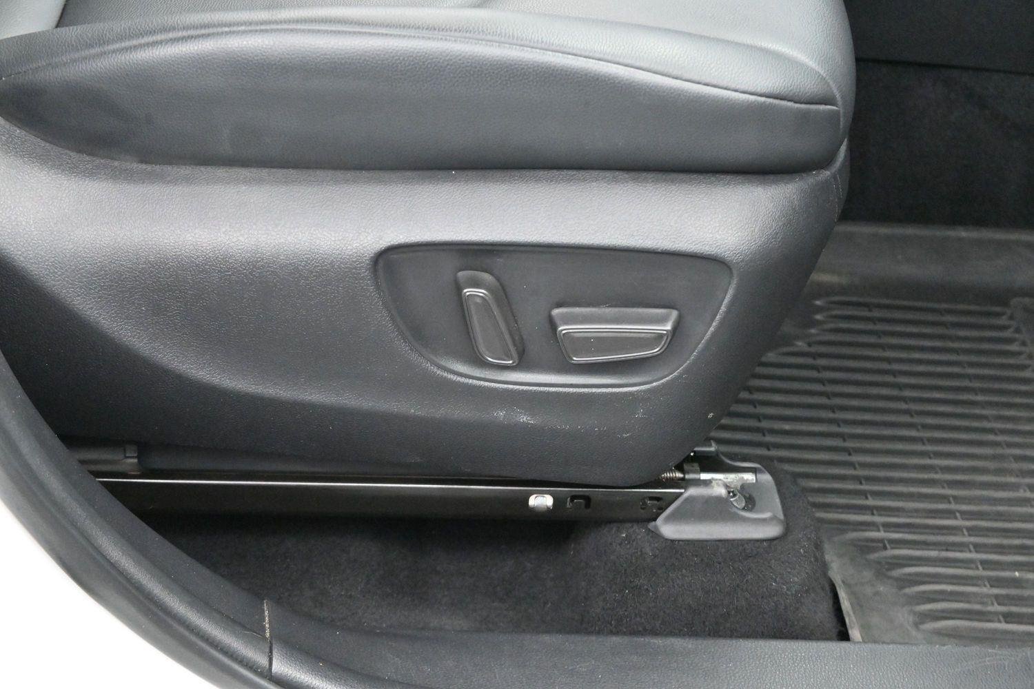 Used 2022 Wind Chill Pearl Toyota XLE image 35